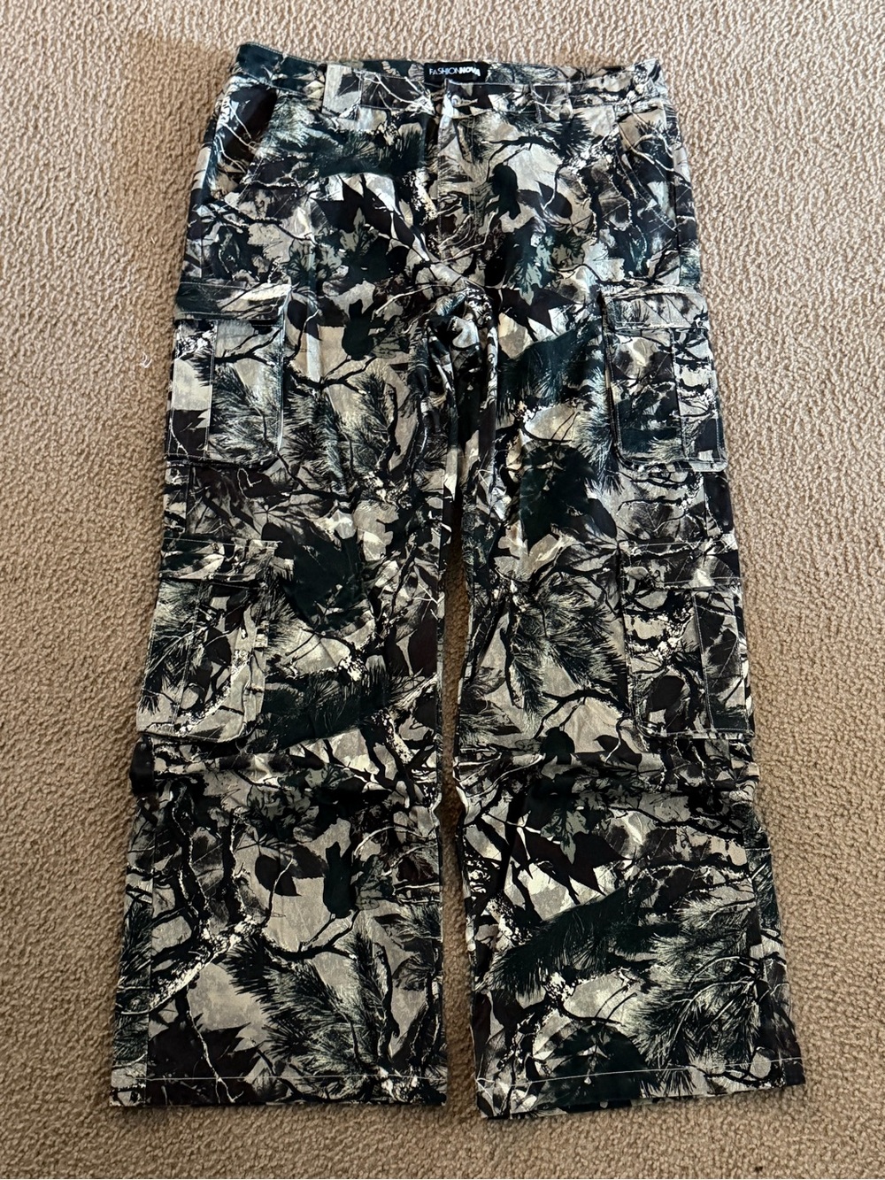 Fashion Nova Women's Wide Leg Cargo Pants in Black & Olive